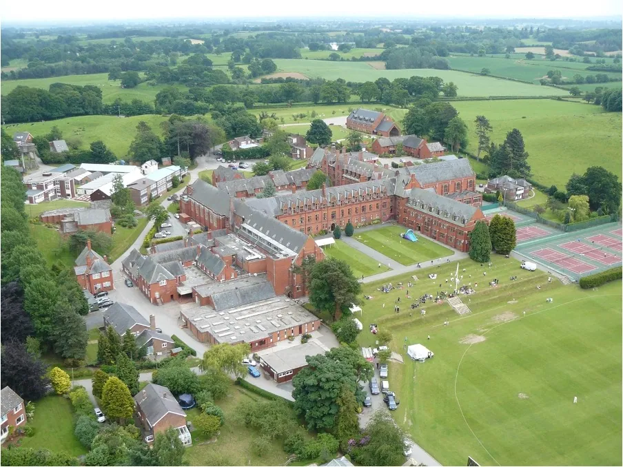 ELLESMERE COLLEGE con clases de inglés